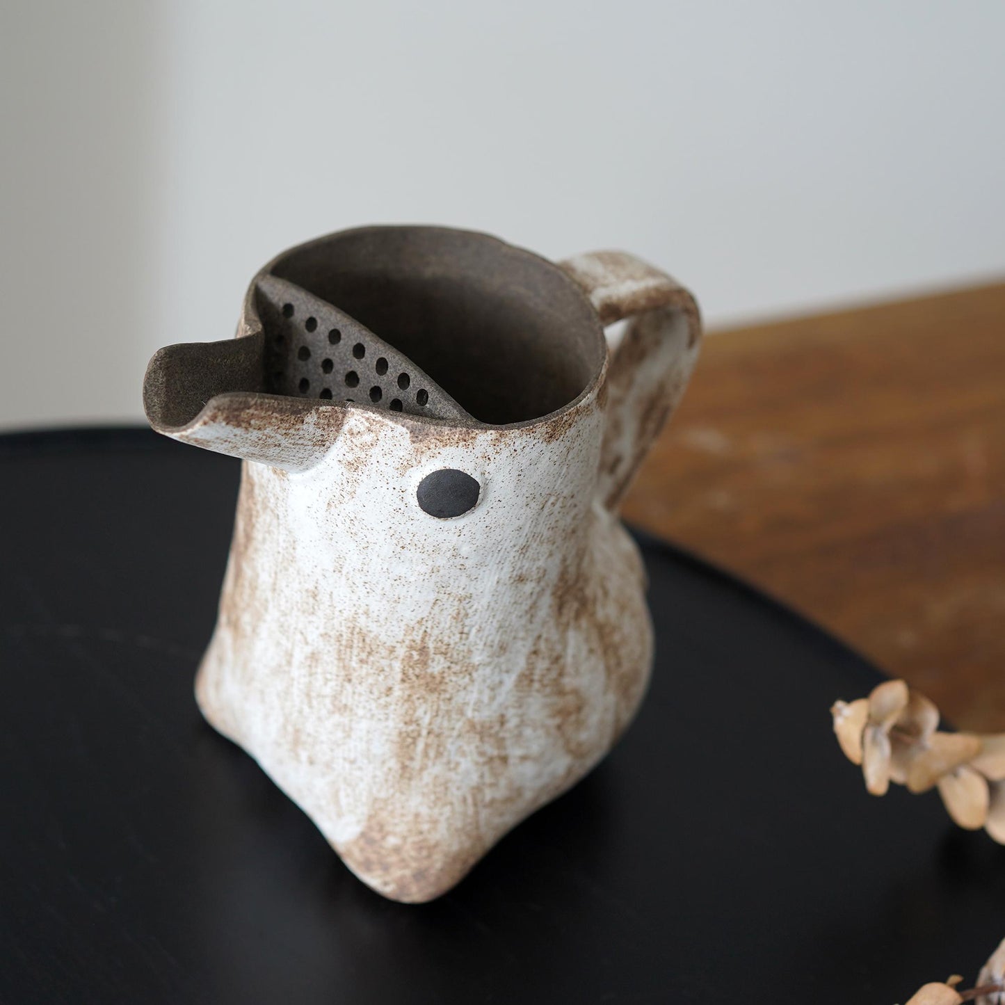 Ceramic Teapot with Built-in Strainer