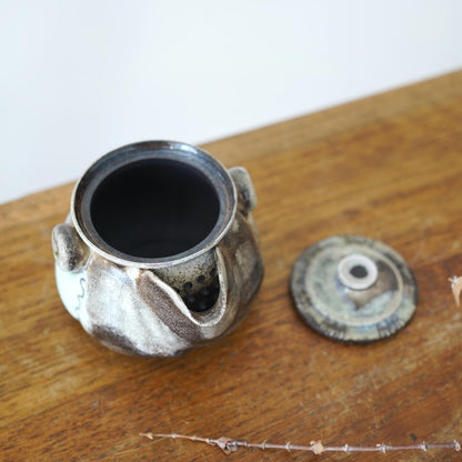teapot with cups