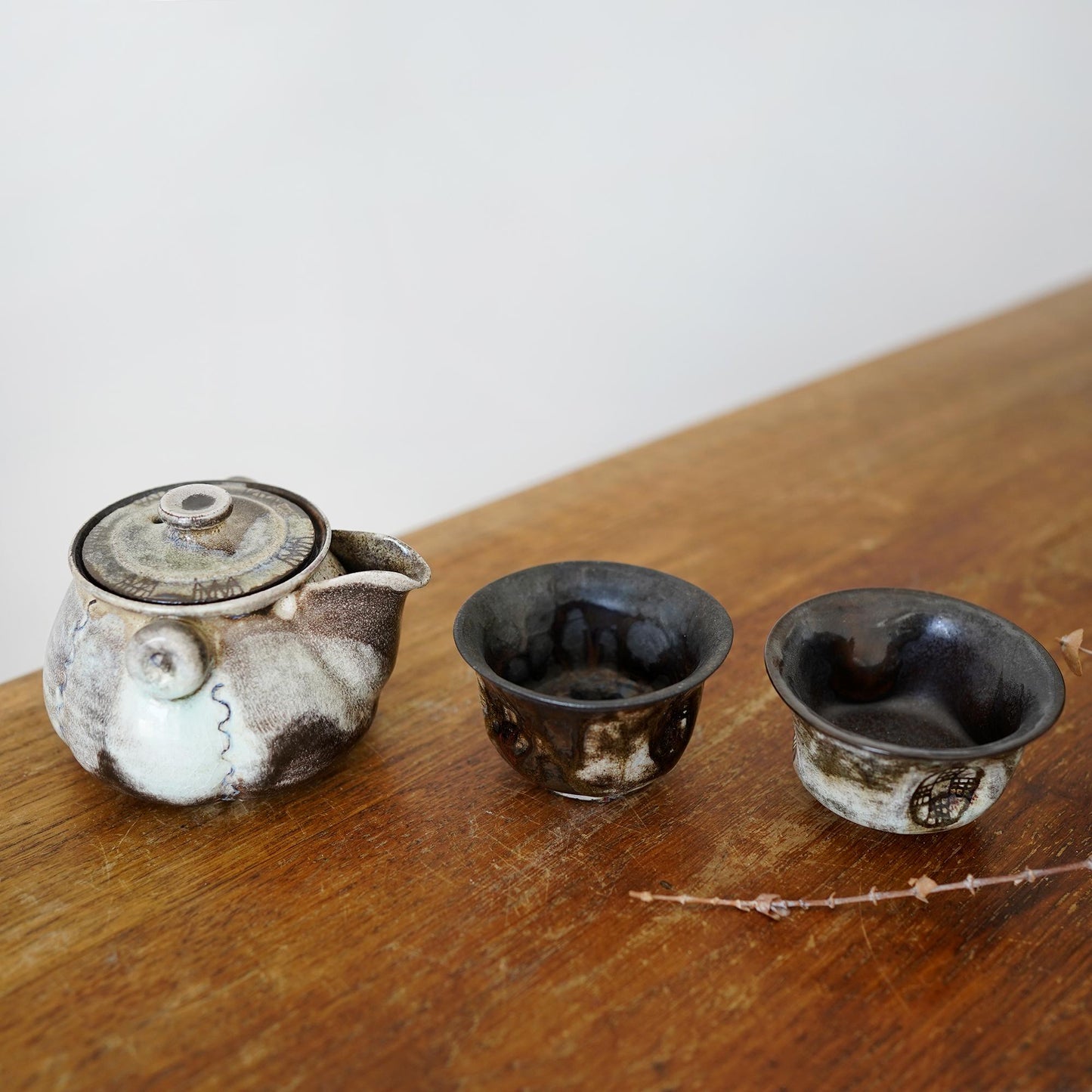 teapot with cups
