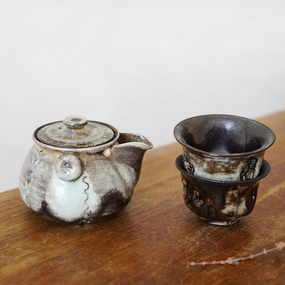 teapot with cups